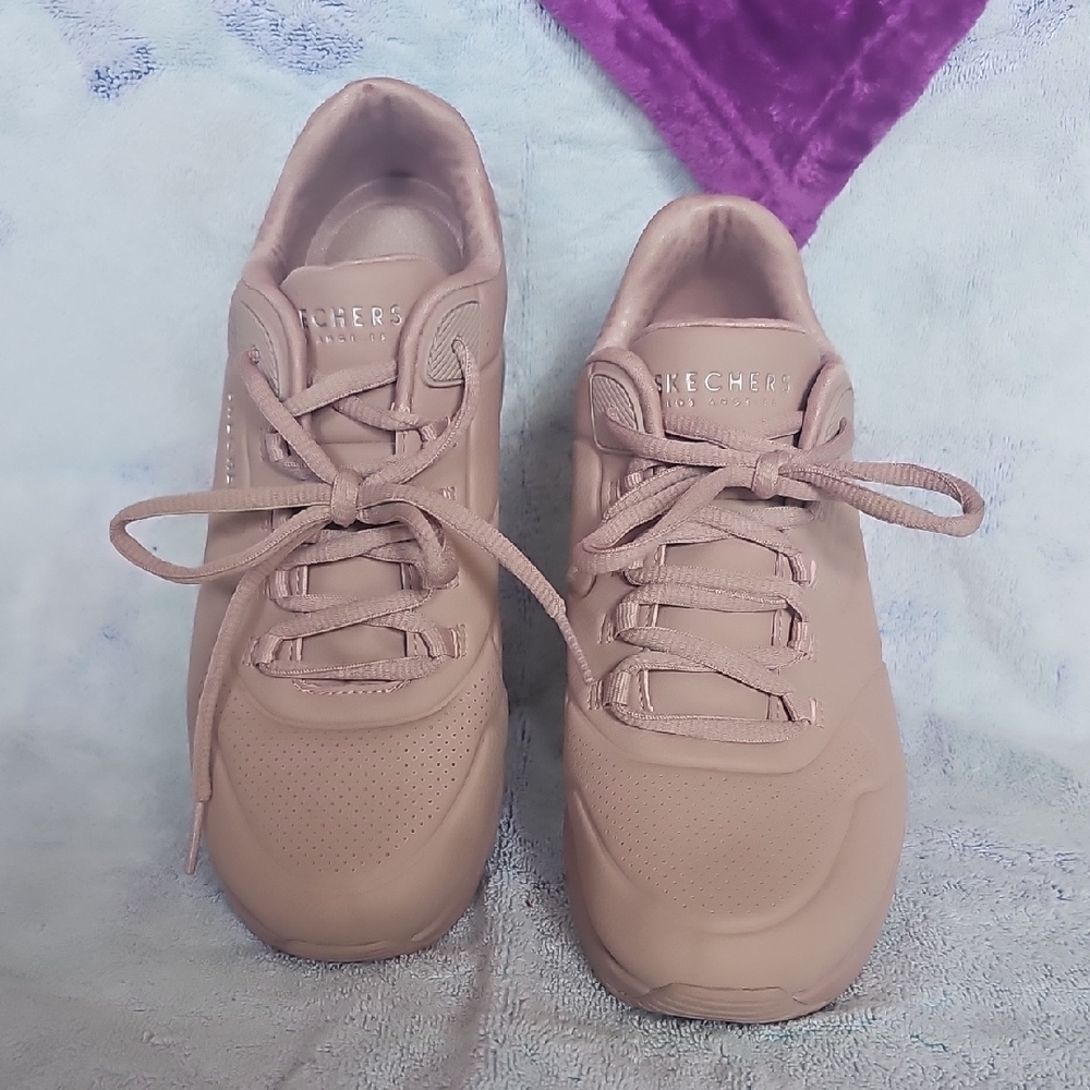 Skechers Women's Beige Sneakers